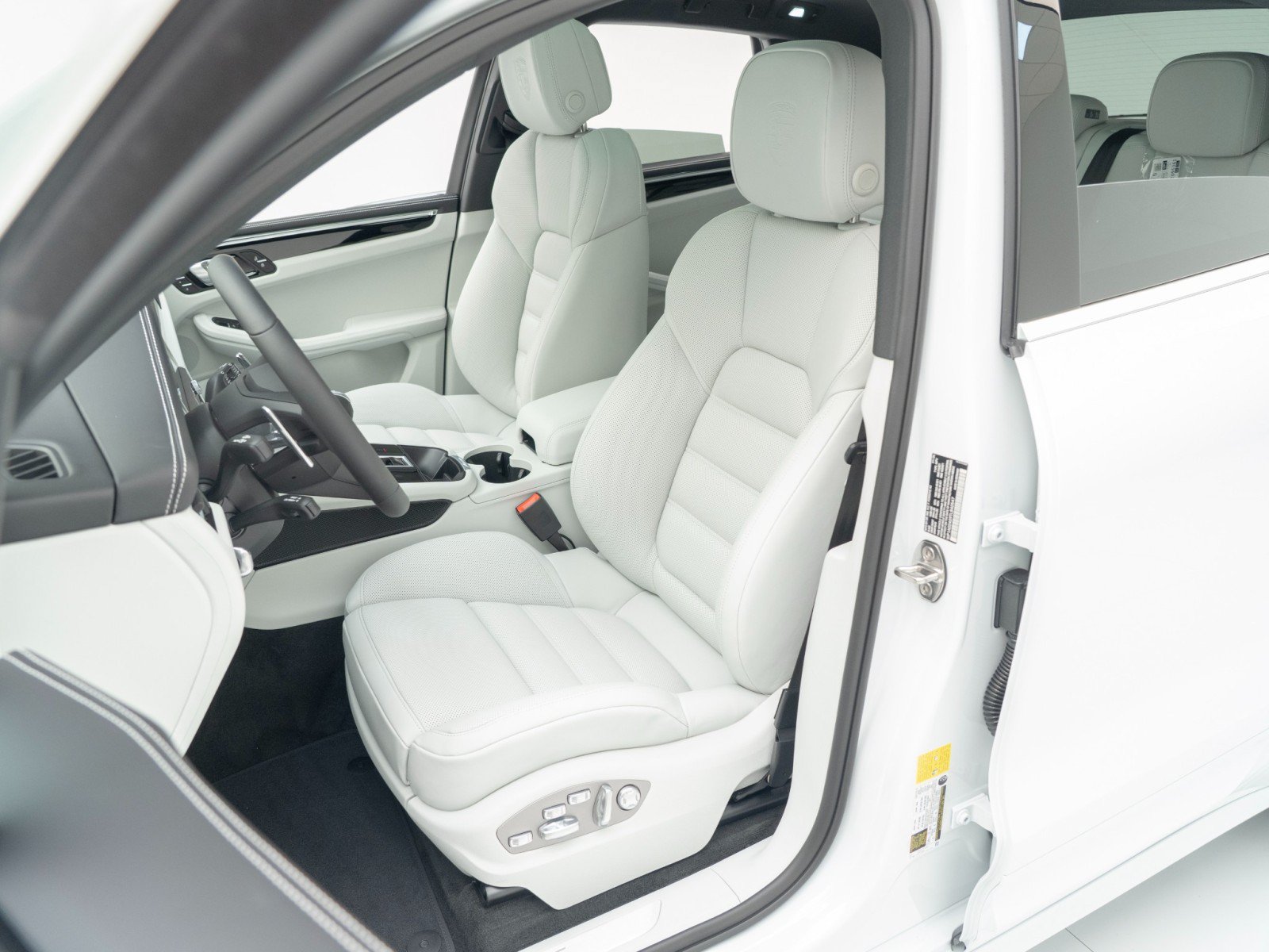 New 2026 Porsche Macan S AWD/4WD image 5