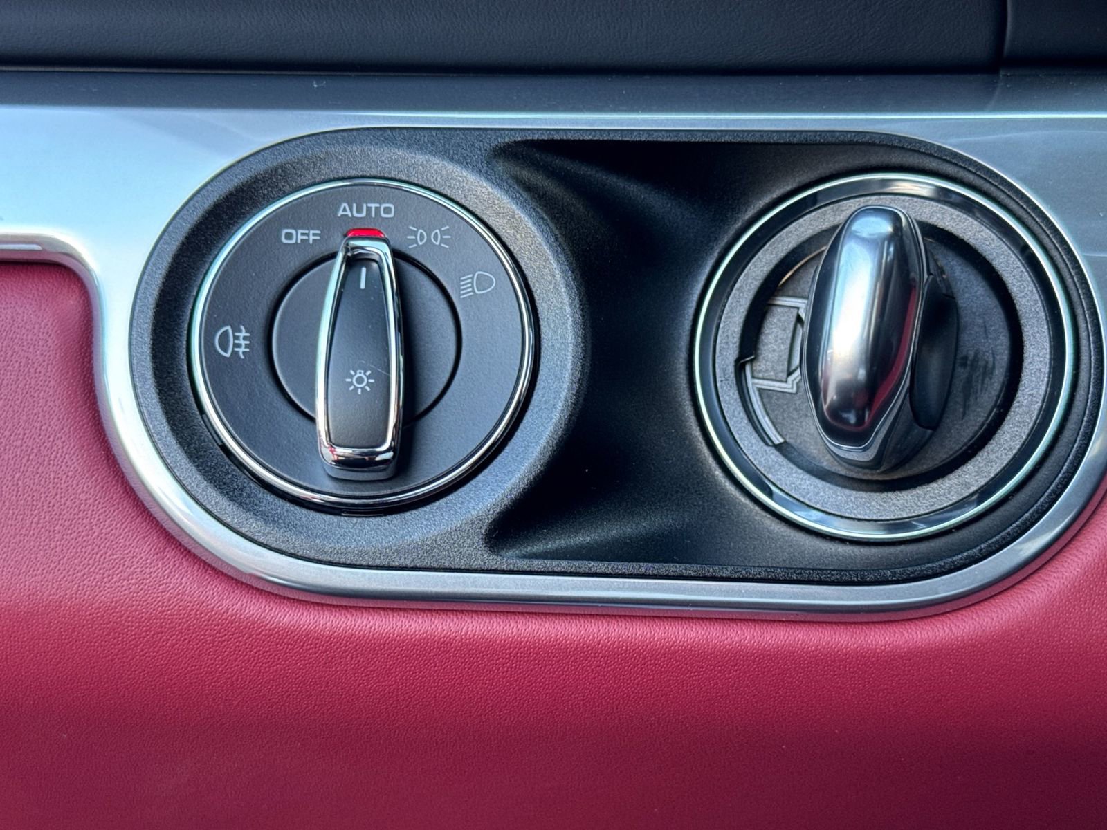 Certified 2025 Porsche 718 Boxster image 26