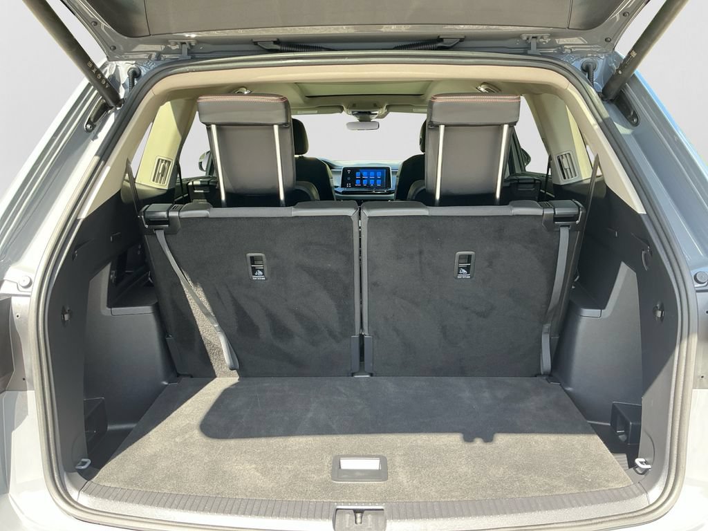 Used 2024 Volkswagen Atlas Peak Edition SEL AWD/4WD image 17