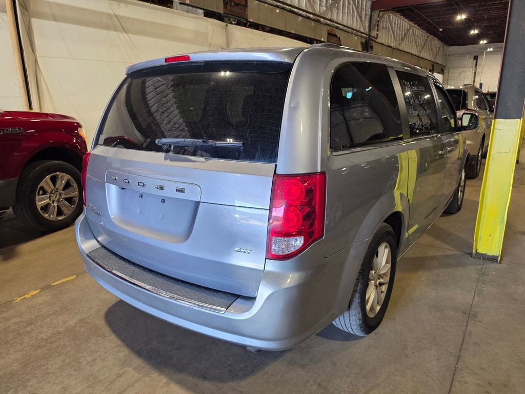 Used 2019 Dodge Grand Caravan SXT FWD image 2