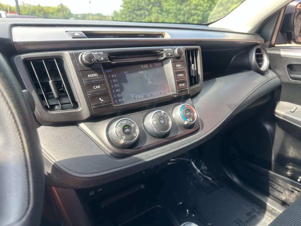 Used 2016 Toyota RAV4 LE AWD/4WD image 18