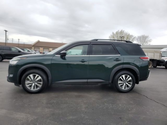 Used 2022 Nissan Pathfinder SL AWD/4WD image 2