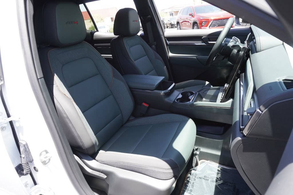 New 2026 GMC Terrain AT4 w/ Technology Package II AWD/4WD image 13