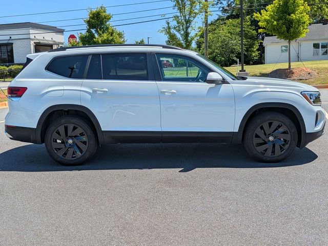 Used 2024 Volkswagen Atlas SE w/ Black Wheel Package FWD image 3