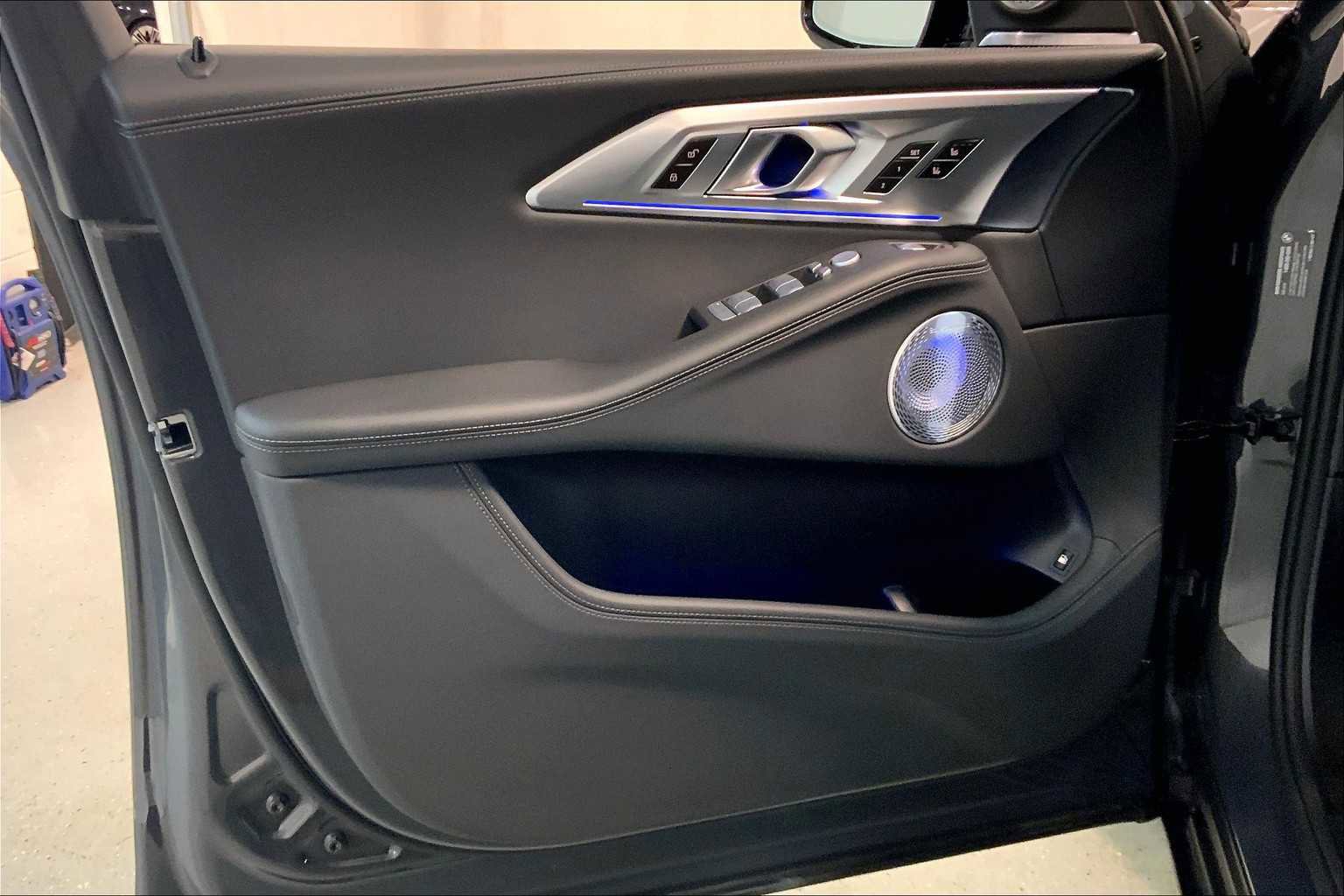 Used 2025 BMW XM image 22