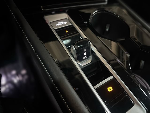 Certified 2025 Volkswagen Atlas SE FWD image 22