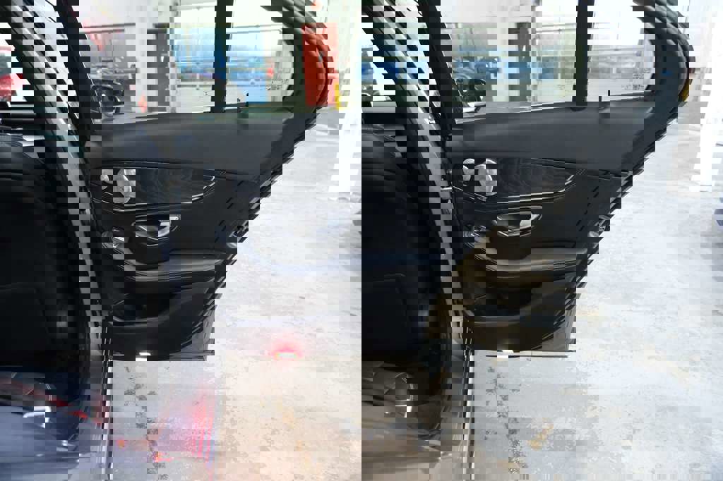 Used 2015 Mercedes-Benz C 300 4MATIC Sedan image 26