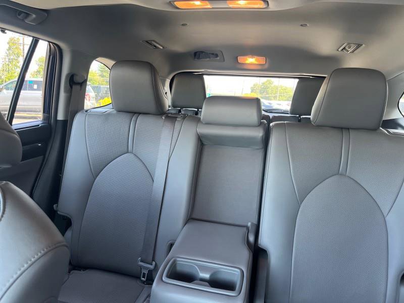 Used 2021 Toyota Highlander Limited image 26