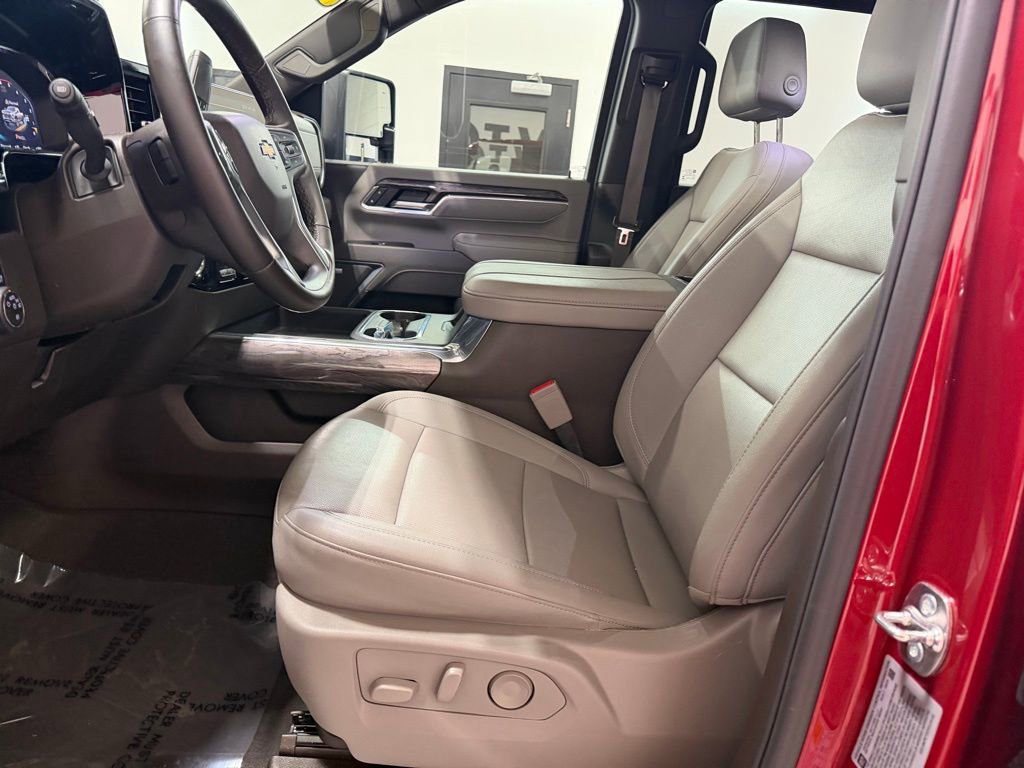 Used 2026 Chevrolet Silverado 2500 LTZ w/ LTZ Premium Package image 29
