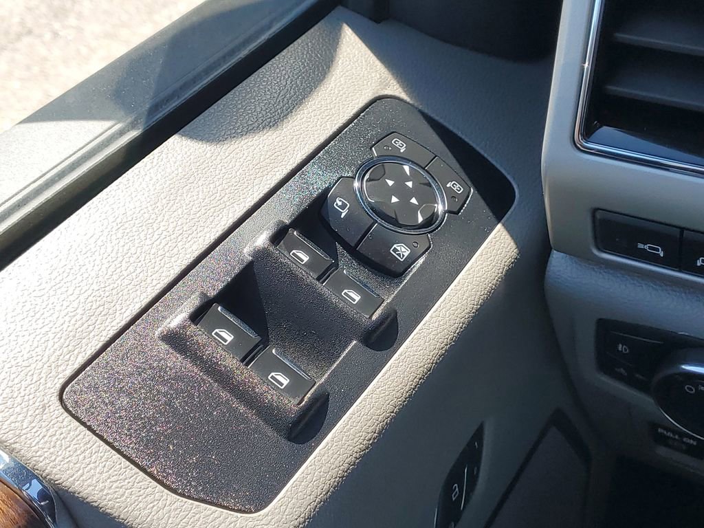 Used 2020 Ford F150 Lariat w/ Equipment Group 502A Luxury AWD/4WD image 16