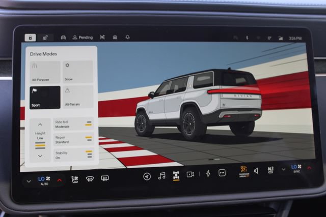 Used 2025 Rivian R1S Adventure AWD/4WD image 24
