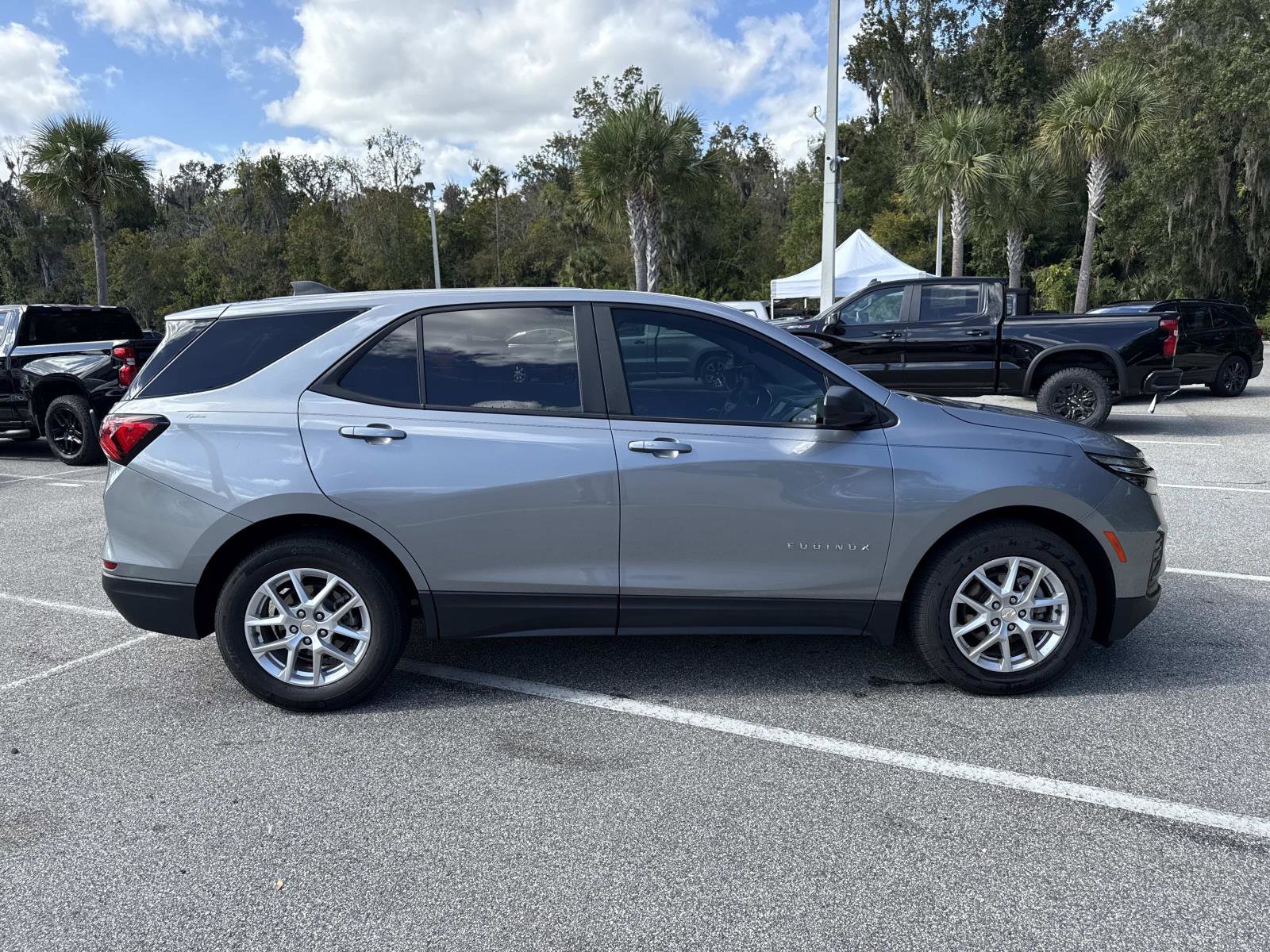 Used 2024 Chevrolet Equinox LS w/ LS Convenience Package image 2