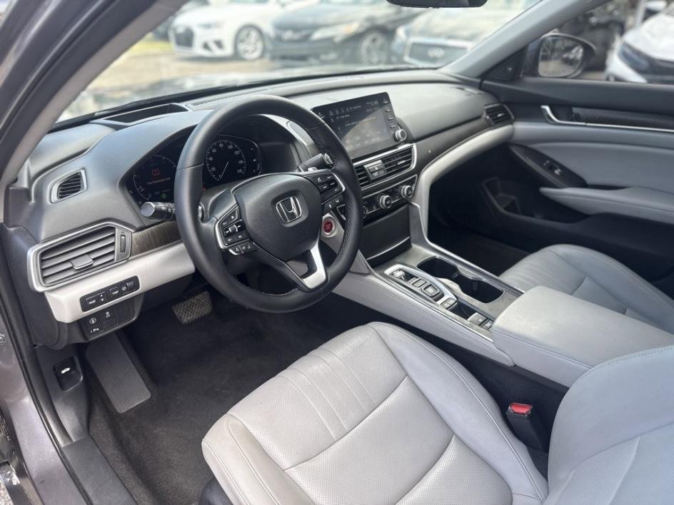 Used 2018 Honda Accord Touring image 16