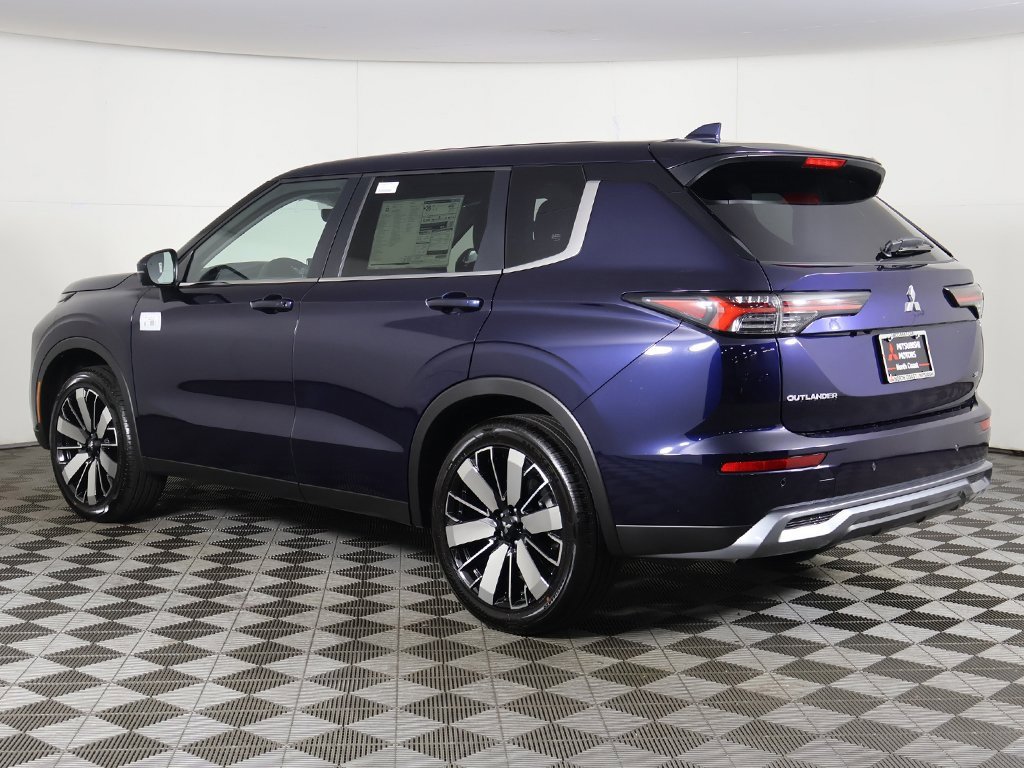 New 2025 Mitsubishi Outlander SE image 11