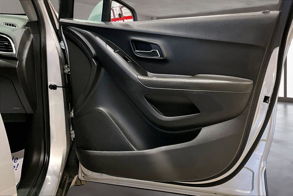 Used 2018 Chevrolet Trax LS FWD image 21