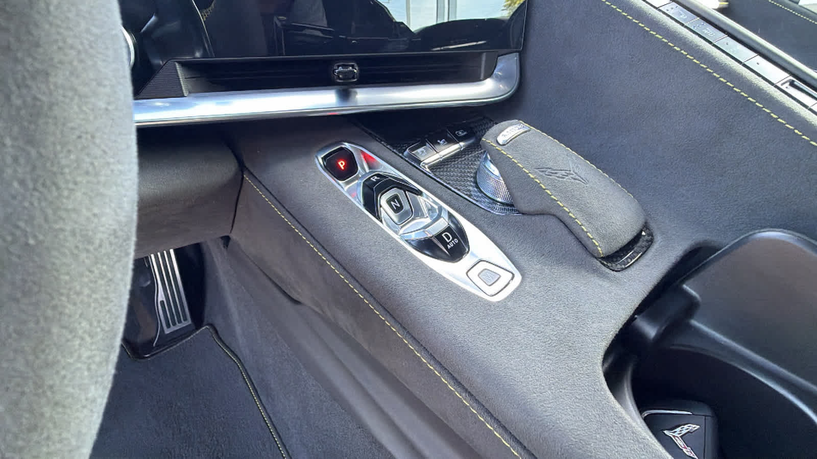 Used 2021 Chevrolet Corvette Stingray Premium Cpe w/ Z51 Performance Package RWD image 13