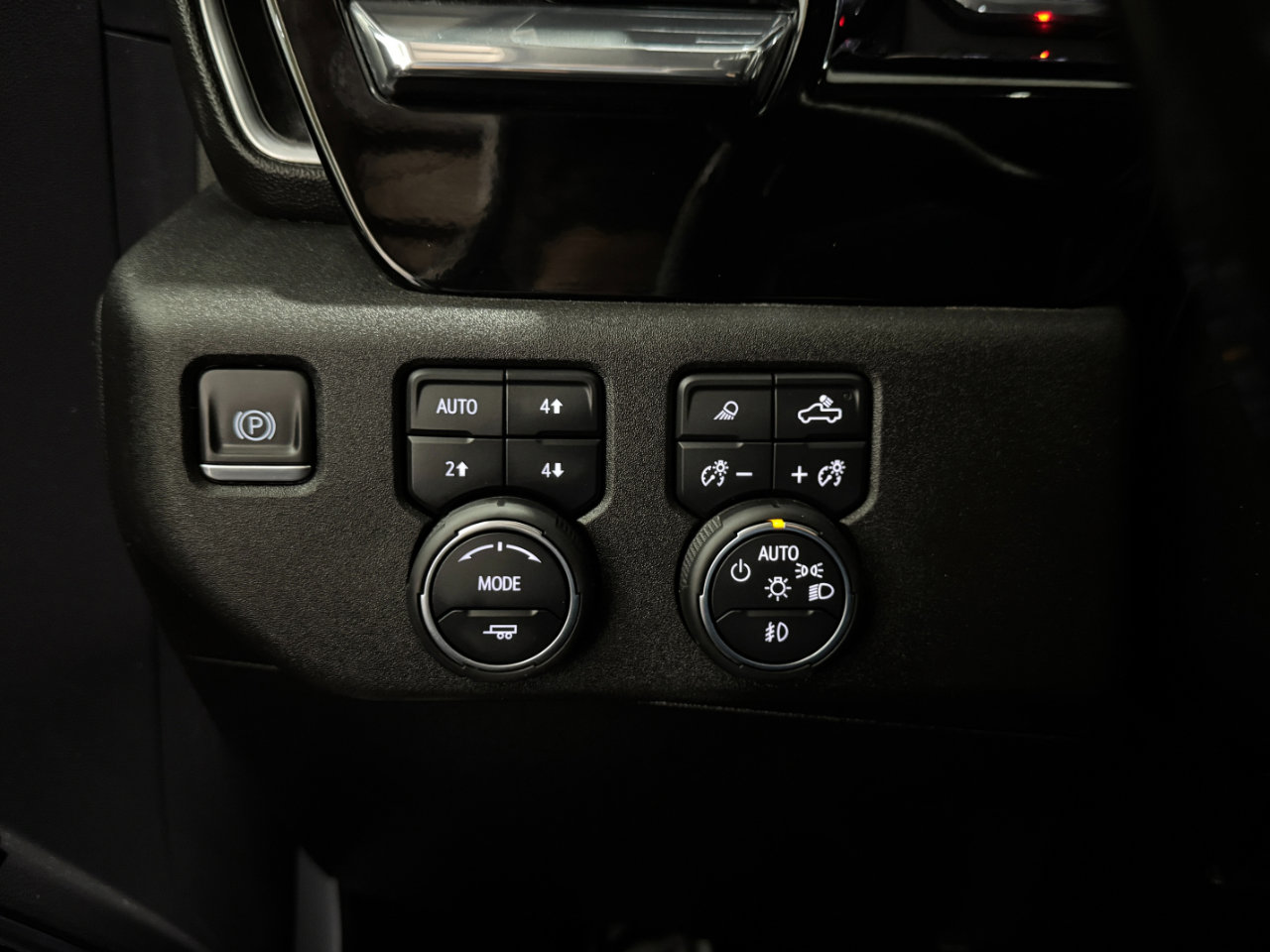 Used 2024 Chevrolet Silverado 3500 LT w/ Convenience Package image 25