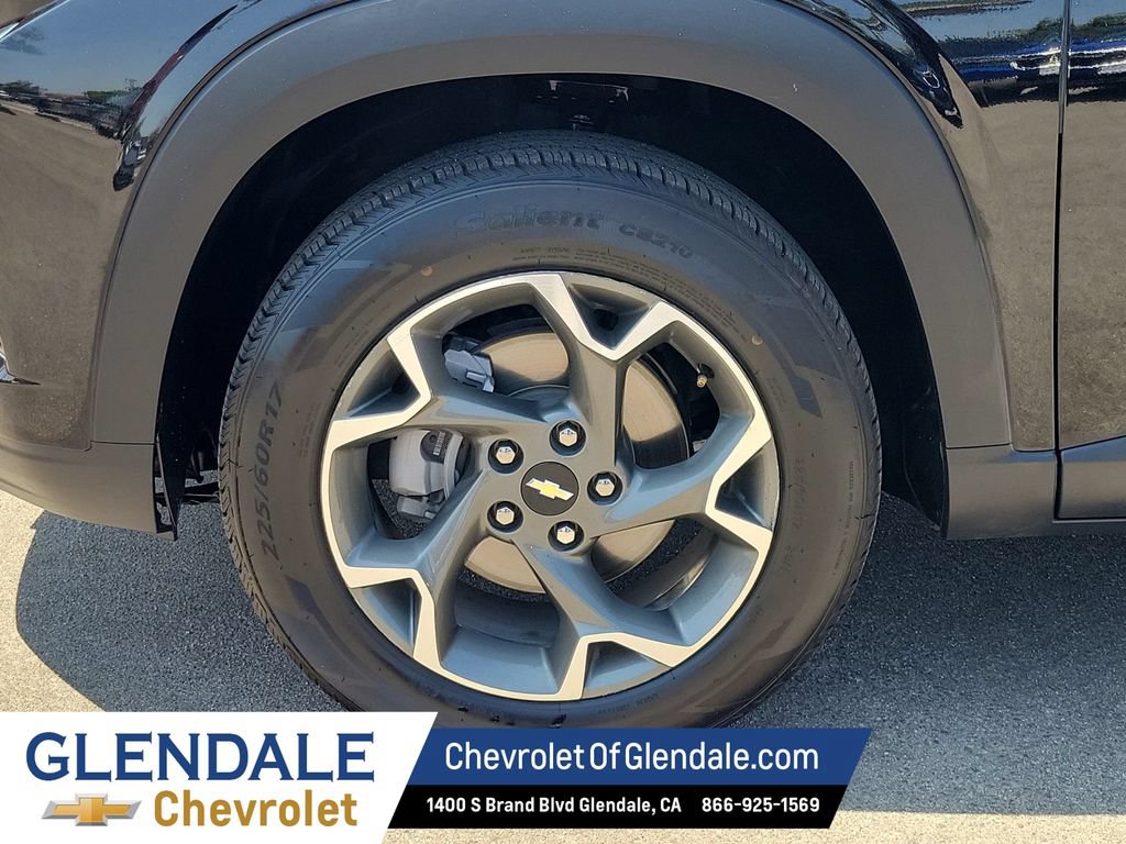 Certified 2025 Chevrolet Trax LT FWD image 18