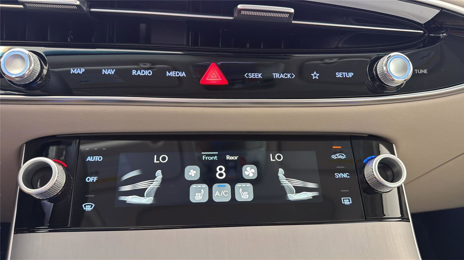 New 2026 Genesis GV70 2.5T Select AWD/4WD image 17