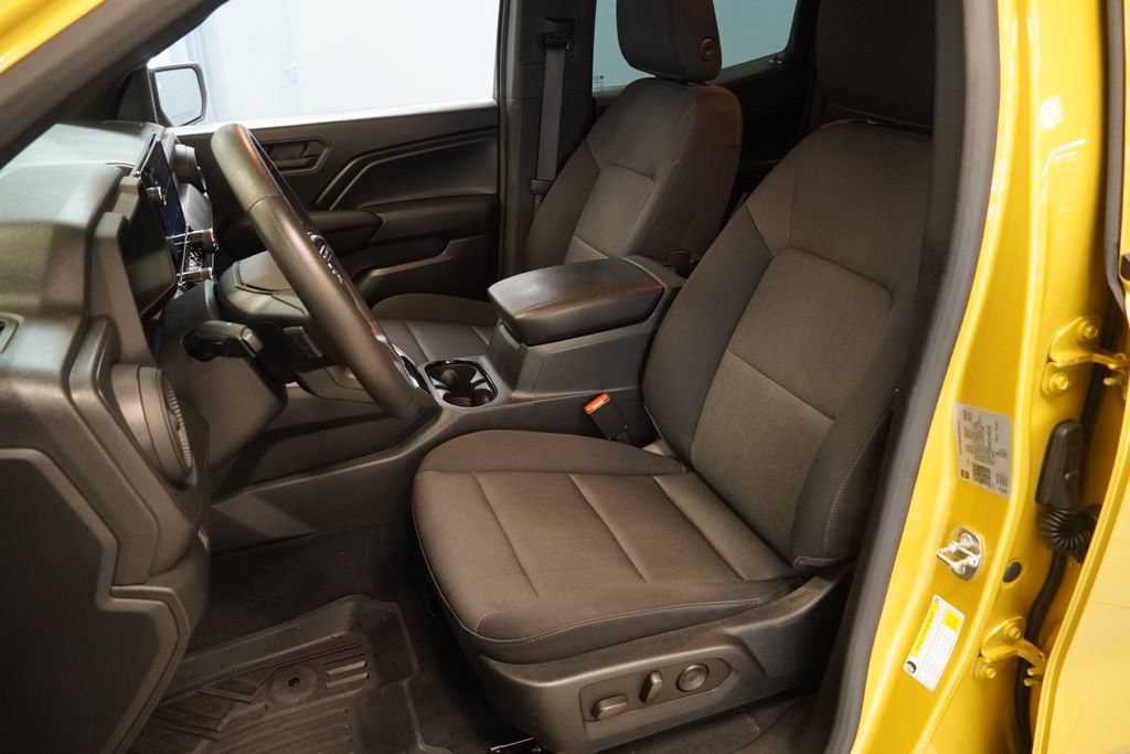 Used 2023 Chevrolet Colorado Trail Boss w/ Advanced Trailering Package AWD/4WD image 3