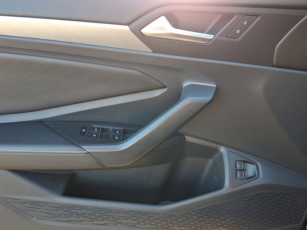 Used 2024 Volkswagen Jetta SE image 23