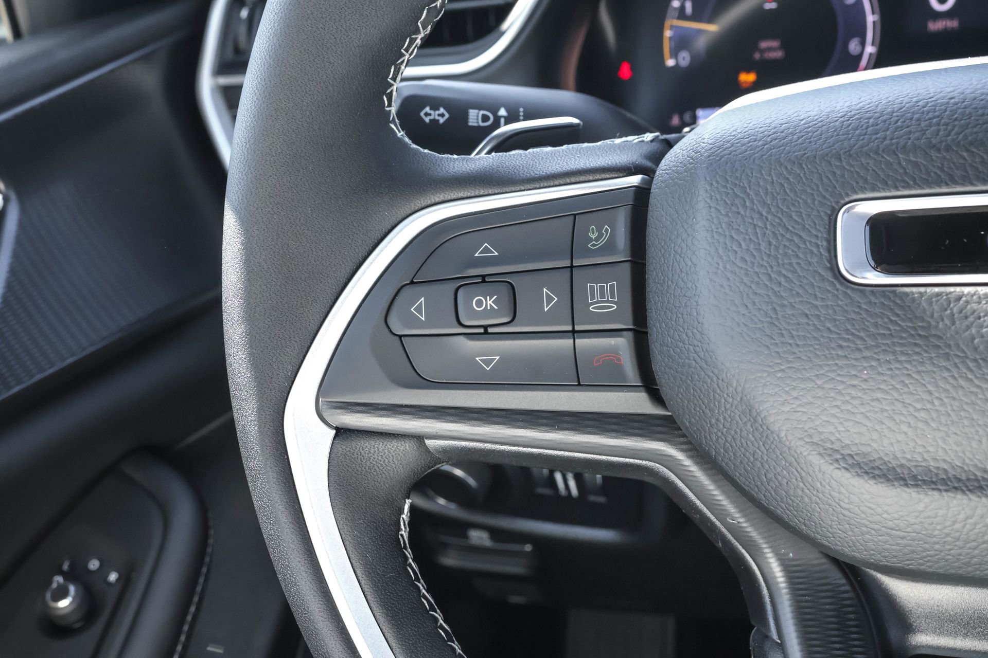 New 2025 Jeep Grand Cherokee Altitude image 25