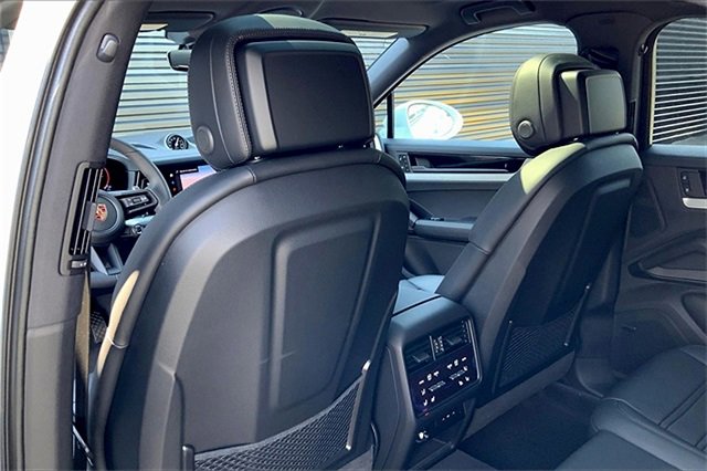 New 2025 Porsche Cayenne Coupe image 26
