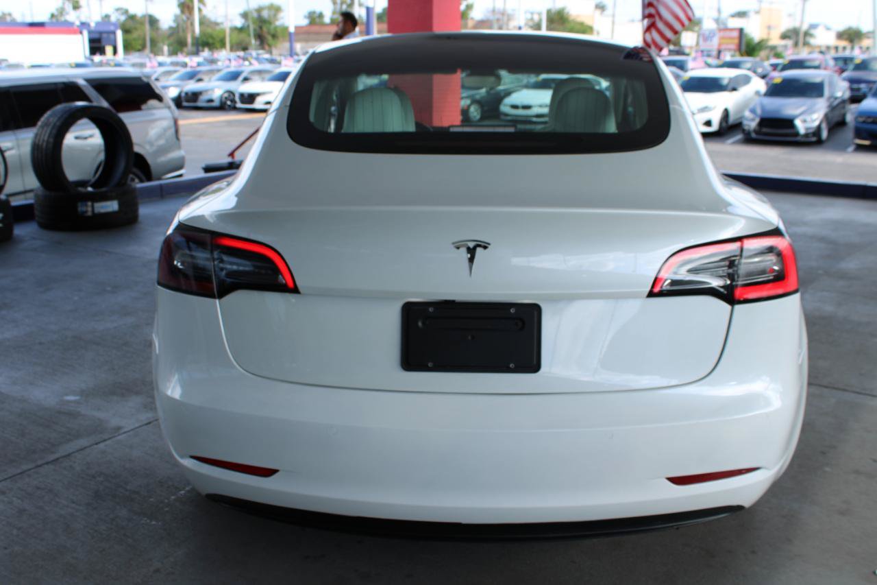 Used 2022 Tesla Model 3 RWD image 9