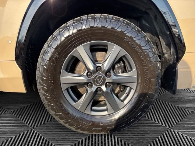 Used 2025 Lexus LX 700h Overtrail AWD/4WD image 31
