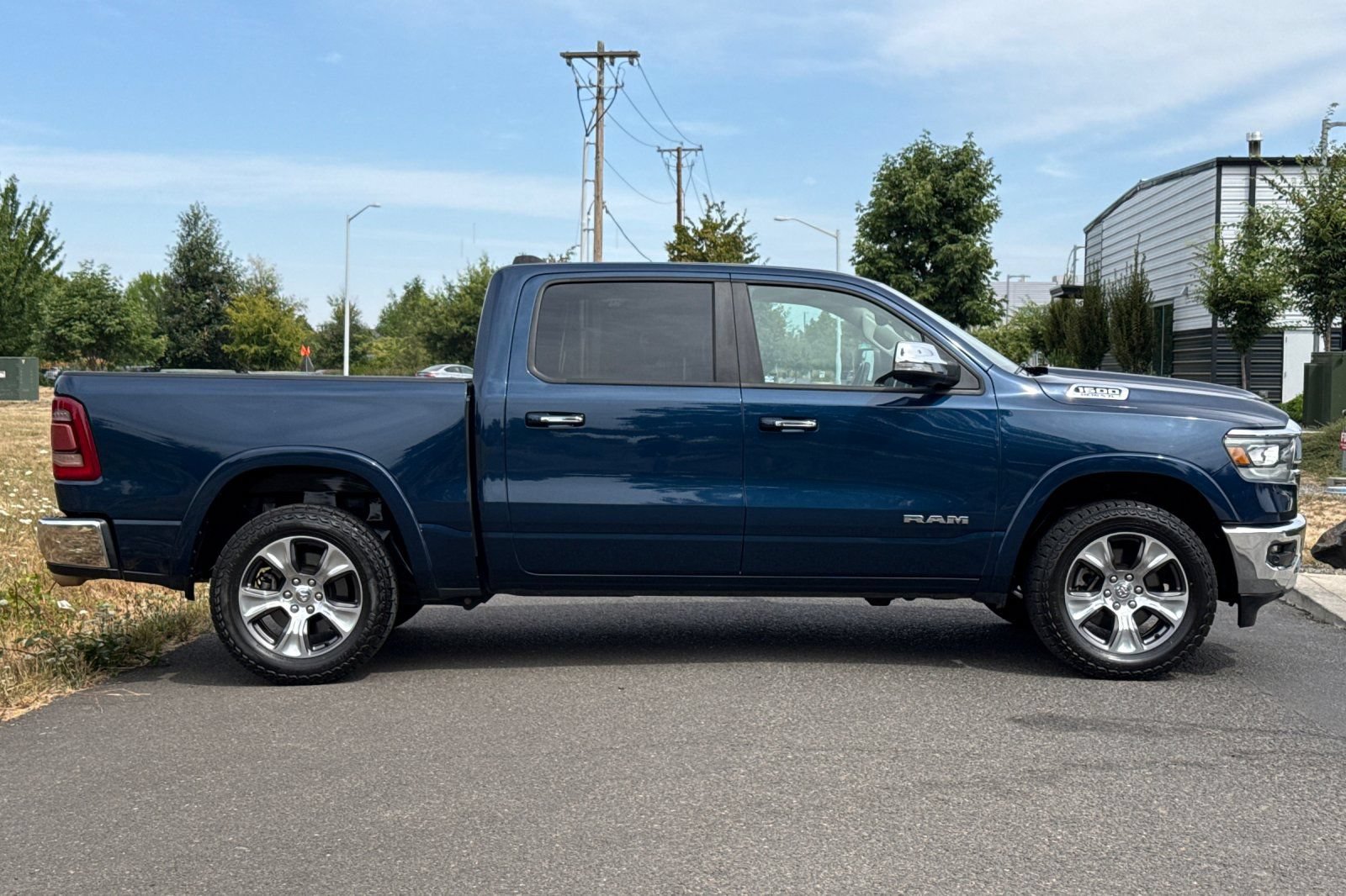 Used 2022 RAM 1500 Laramie AWD/4WD image 2