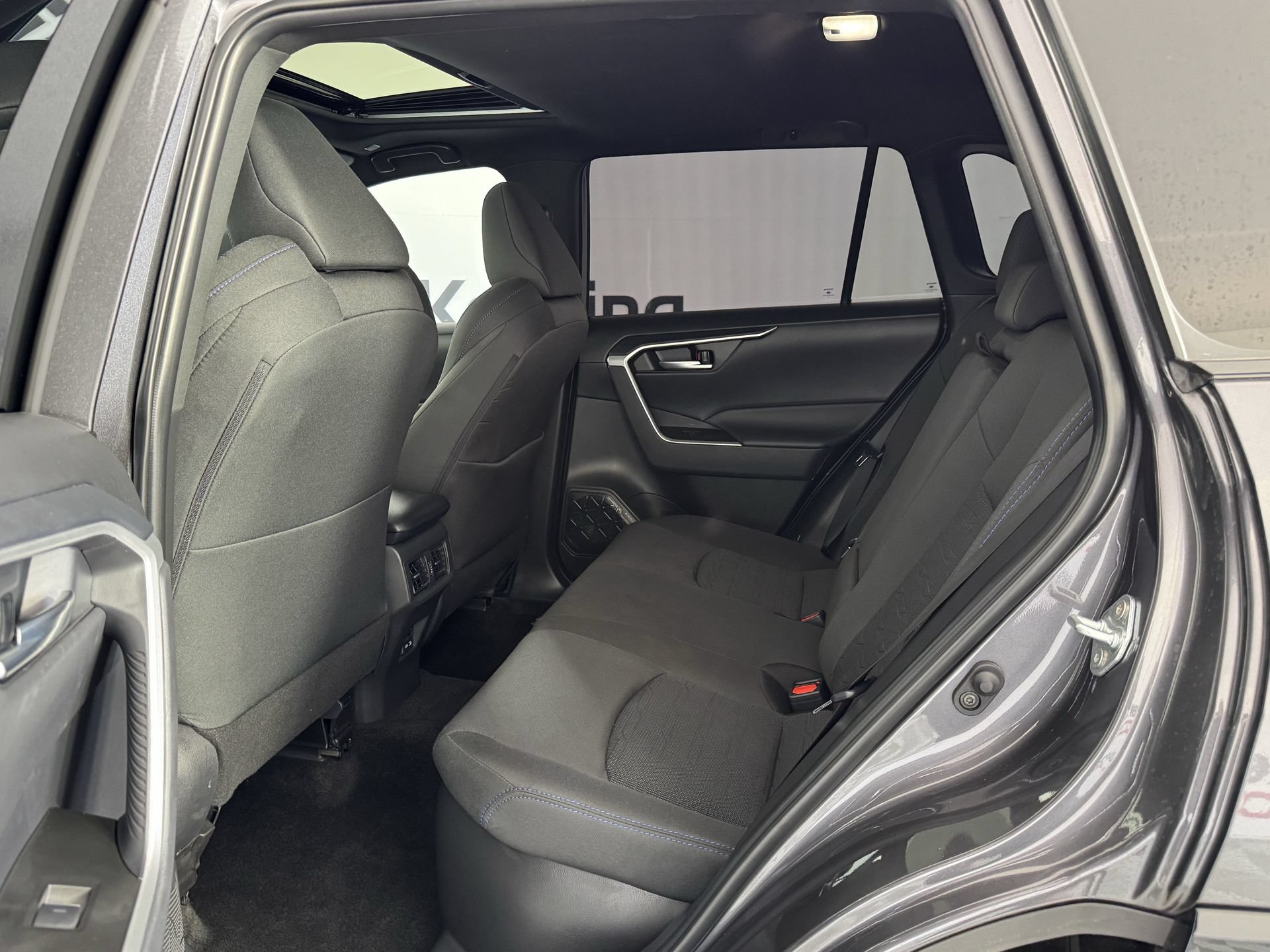 Used 2025 Toyota RAV4 SE w/ Convenience Package AWD/4WD image 15