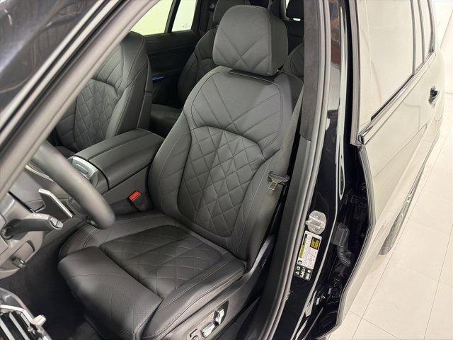 Used 2025 BMW X7 xDrive40i w/ Executive Package image 13