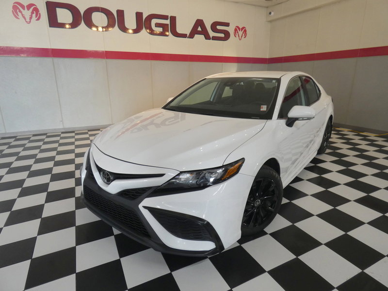 Used 2024 Toyota Camry SE image 1