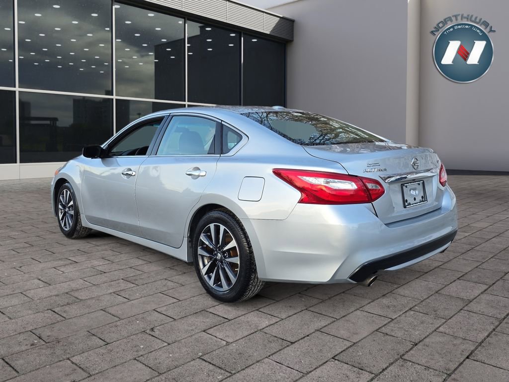 Used 2017 Nissan Altima 2.5 SV image 3
