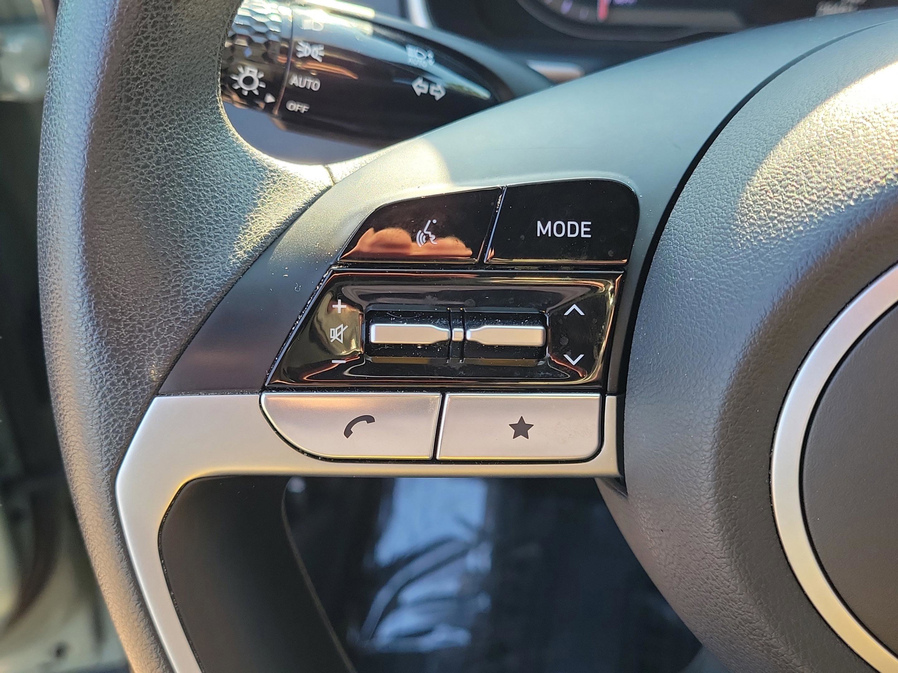 Used 2023 Hyundai Santa Cruz SE image 23