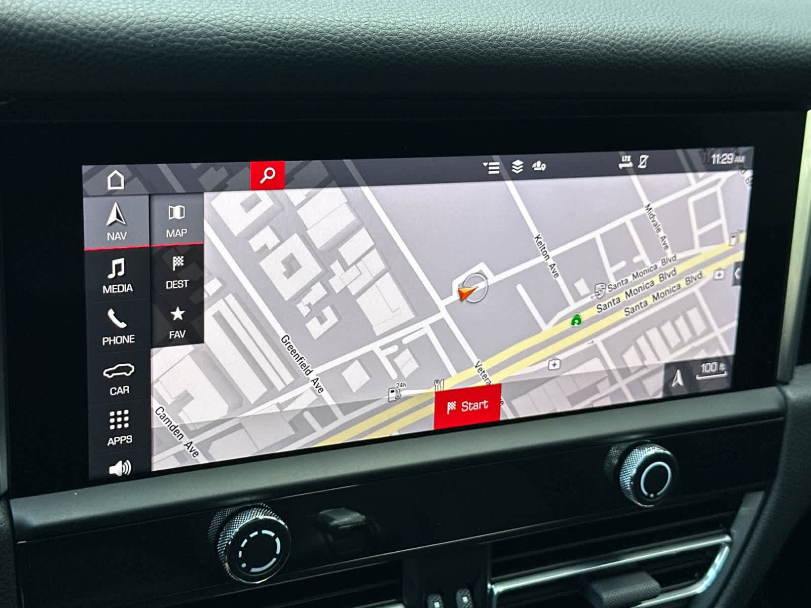 Certified 2023 Porsche Macan AWD/4WD image 21