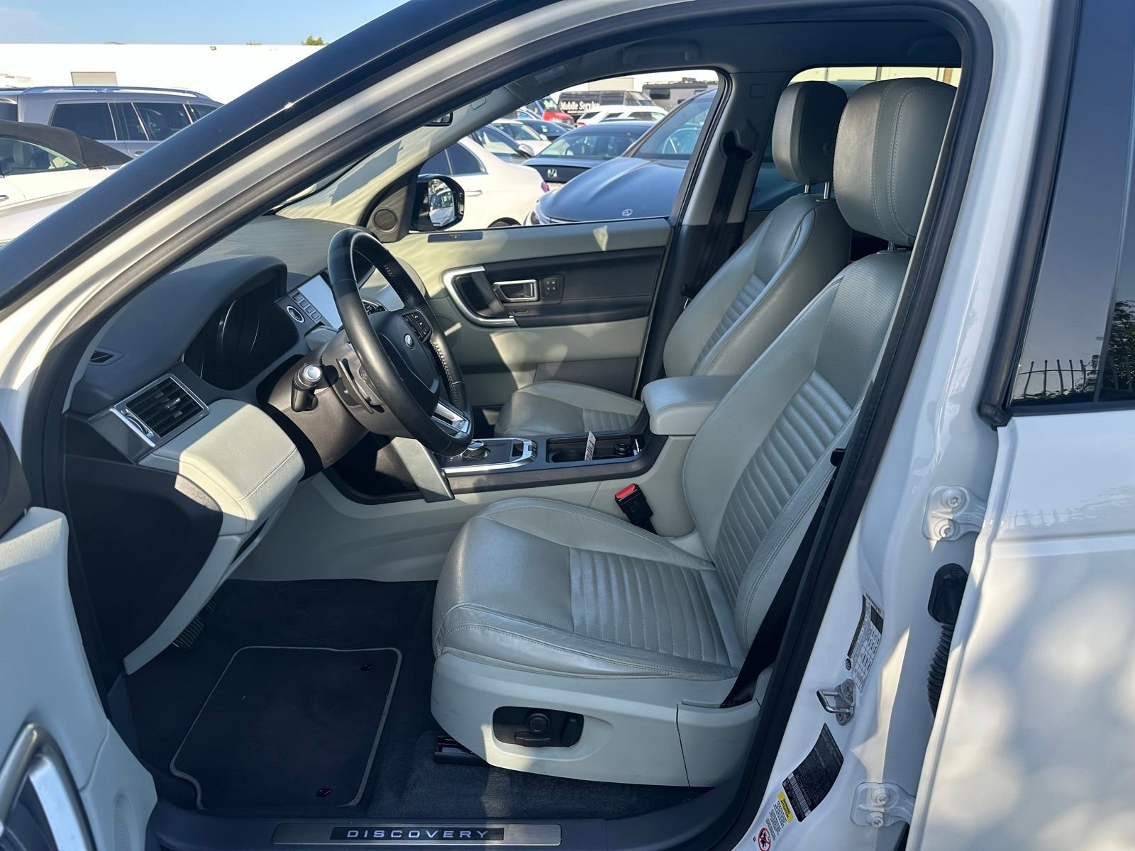 Used 2017 Land Rover Discovery Sport HSE Luxury image 2