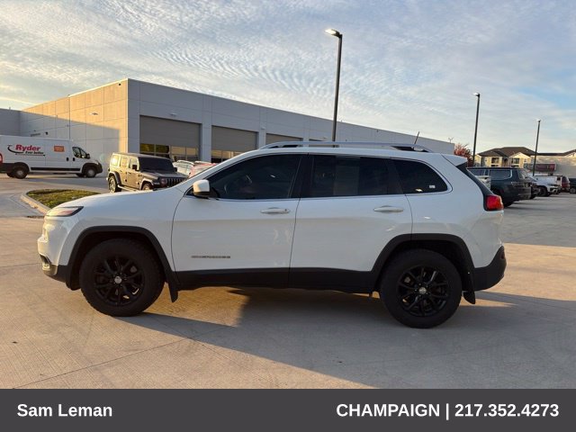 Used 2016 Jeep Cherokee Latitude w/ Cold Weather Group AWD/4WD image 5