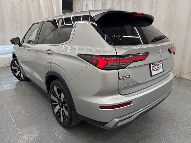 Used 2025 Mitsubishi Outlander SE AWD/4WD image 6