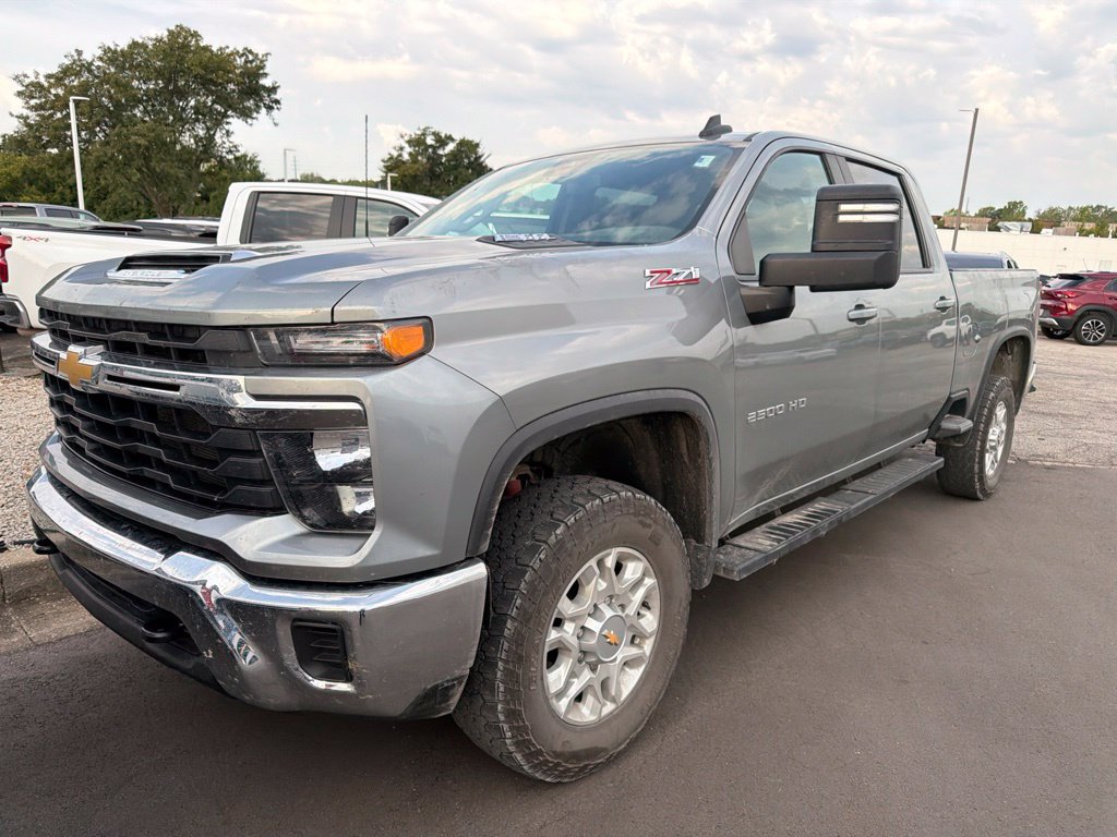 Used 2024 Chevrolet Silverado 2500 LT w/ Z71 Off-Road Package AWD/4WD image 2
