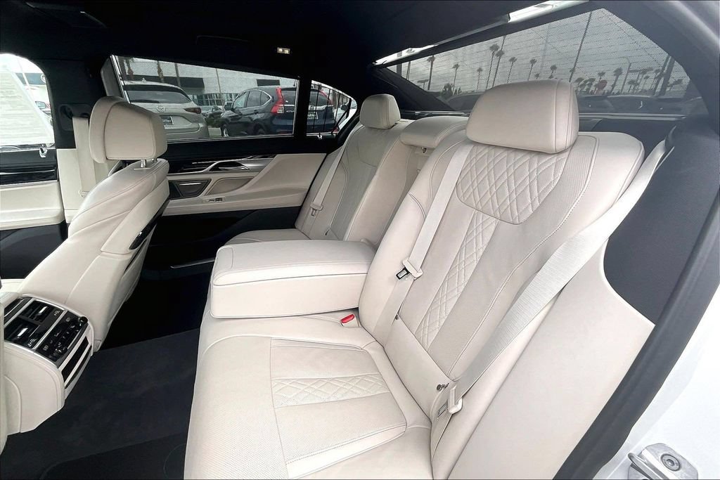 Used 2022 BMW 750i xDrive w/ Executive Package AWD/4WD image 15