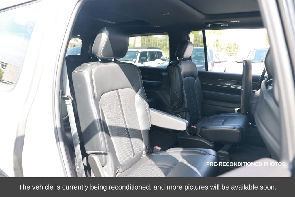 Used 2022 Jeep Wagoneer Series III w/ Premium Group I image 13