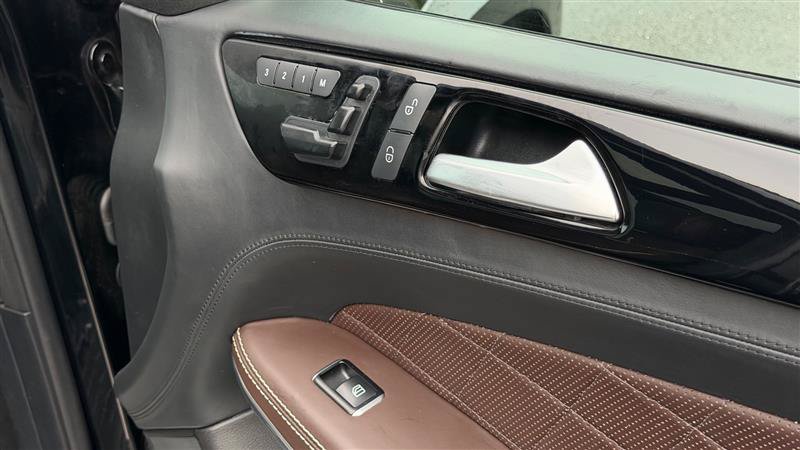 Used 2016 Mercedes-Benz GL 550 4MATIC image 35