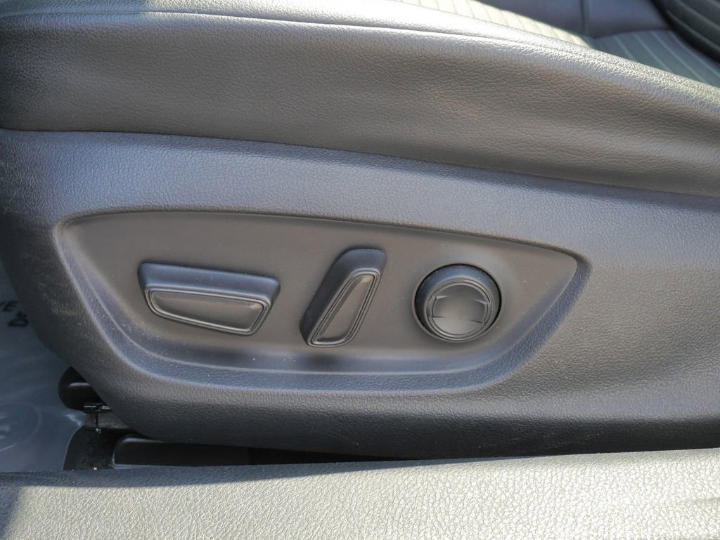 Used 2021 Toyota Camry SE w/ Cold Weather Package FWD image 21