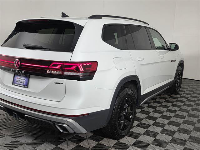 Used 2024 Volkswagen Atlas Peak Edition SEL AWD/4WD image 4