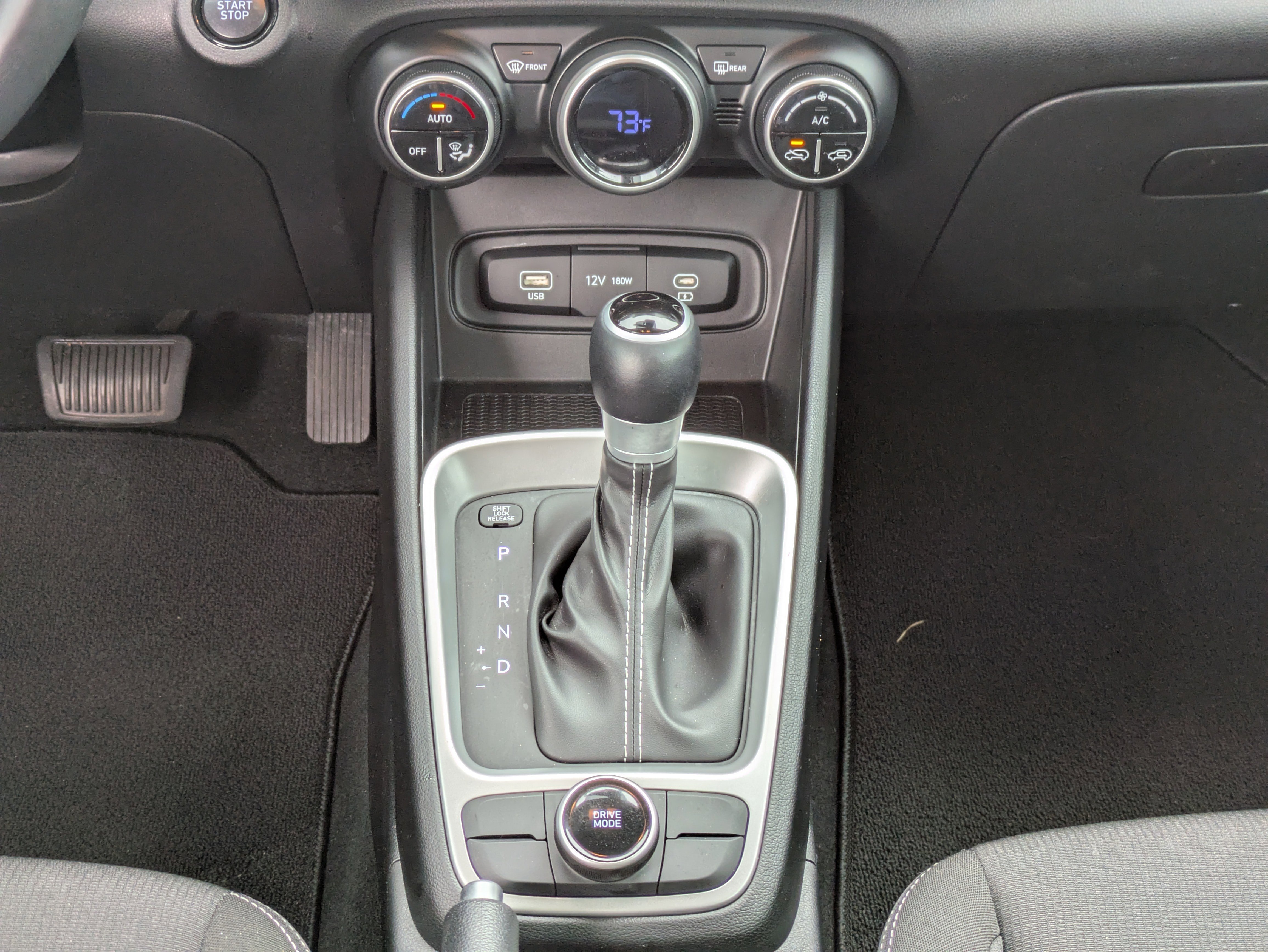 Certified 2025 Hyundai Venue SEL image 17