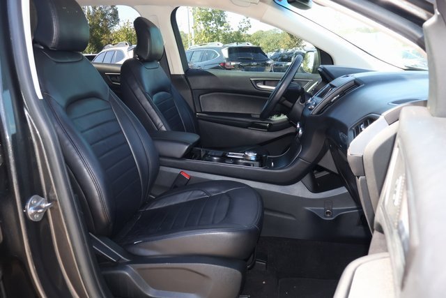 Used 2019 Ford Edge SE image 18