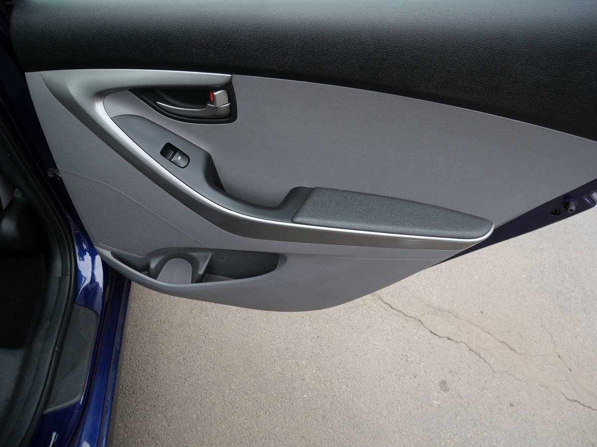 Used 2013 Hyundai Elantra GLS FWD image 23