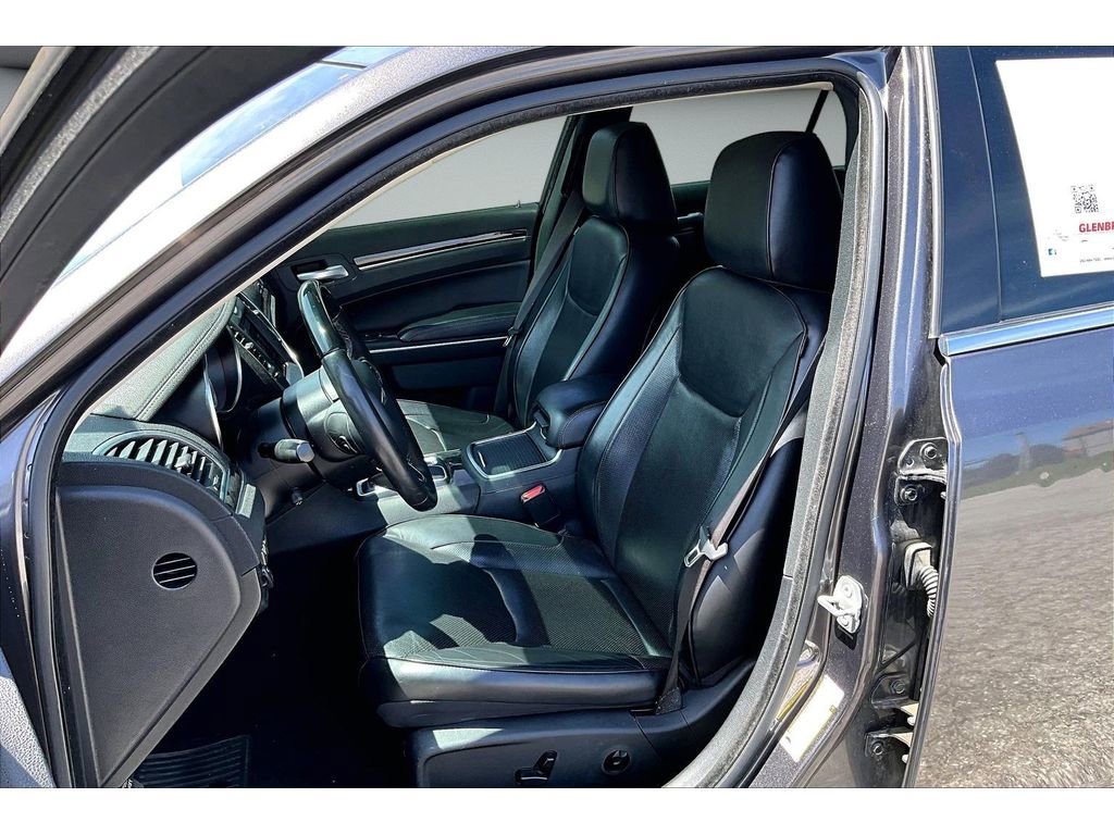 Used 2020 Chrysler 300 Limited RWD image 24
