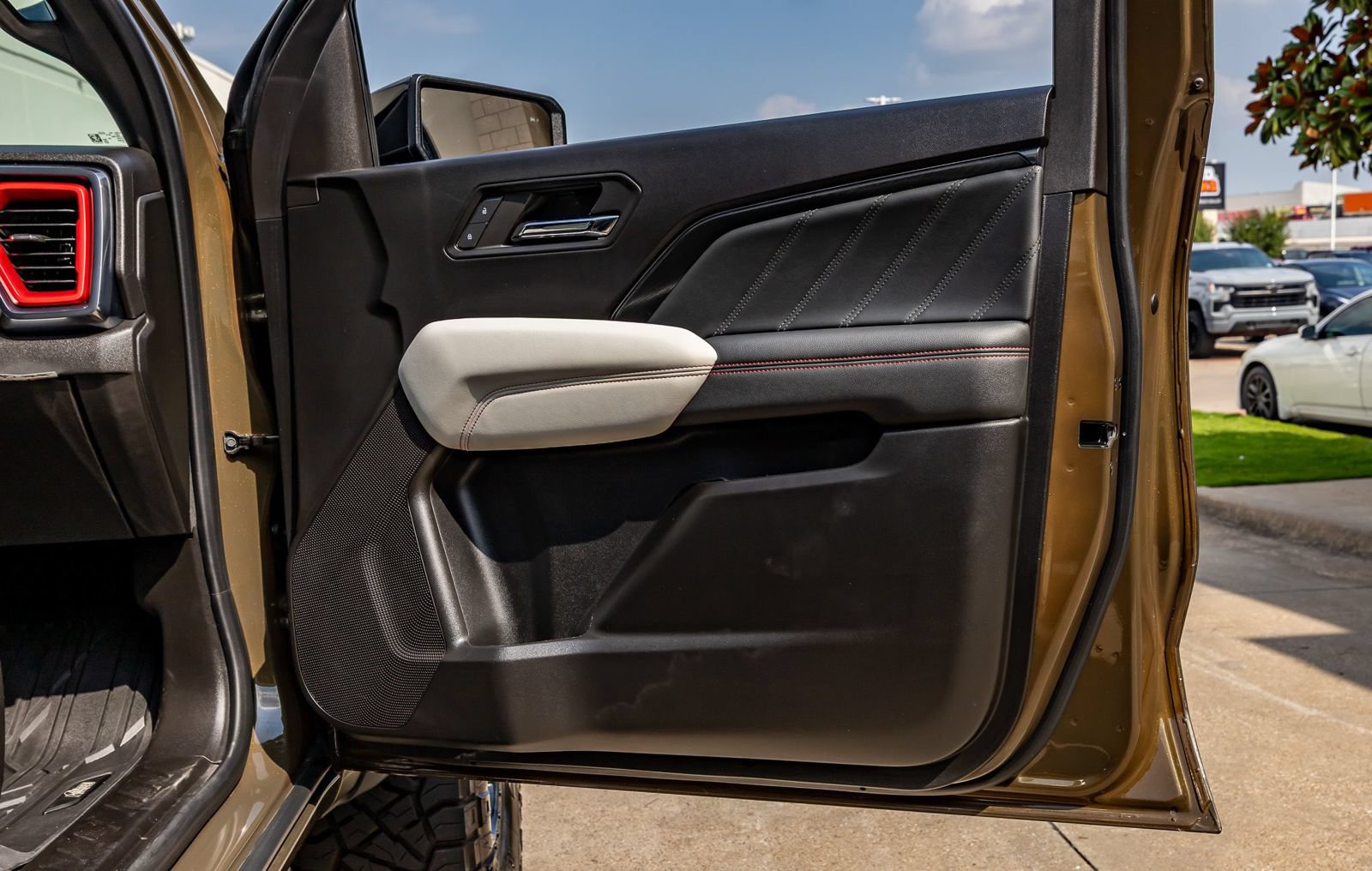 Used 2024 GMC Canyon AT4X w/ AT4X AEV Edition AWD/4WD image 38